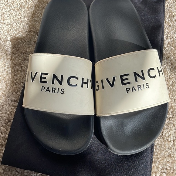 Authentic Givenchy black and white pool slides - Picture 6 of 15